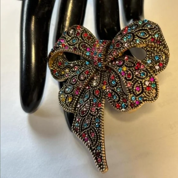 Glamorous Rhinestone Encrusted Brooch - Picture 3 of 4